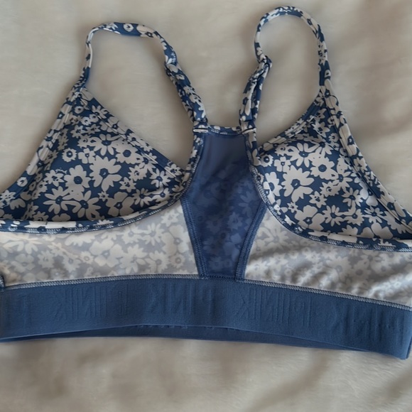 PINK Victorias Secret Active Sz xs Ultimate Lightly Lined Sports Bra Floral Blue - Picture 4 of 4
